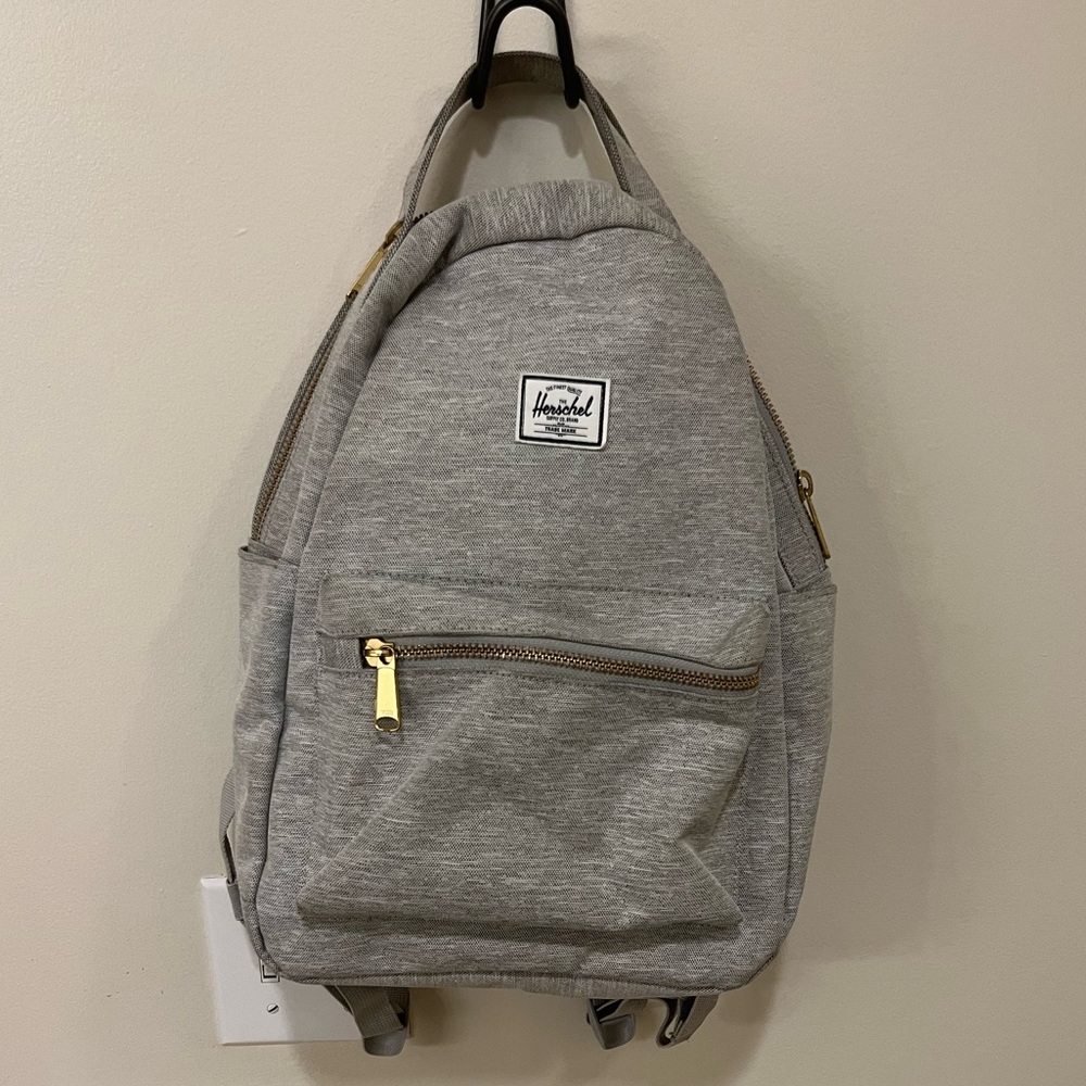 Herechel Nova backpack small light gray crosshatch